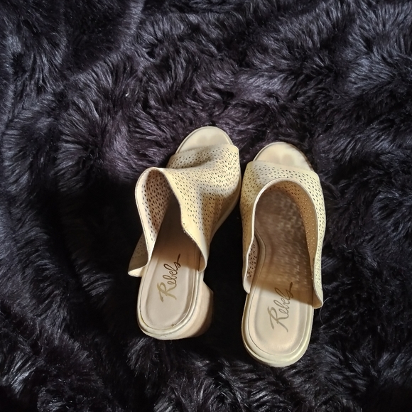 Shoes - Picture 5 of 5